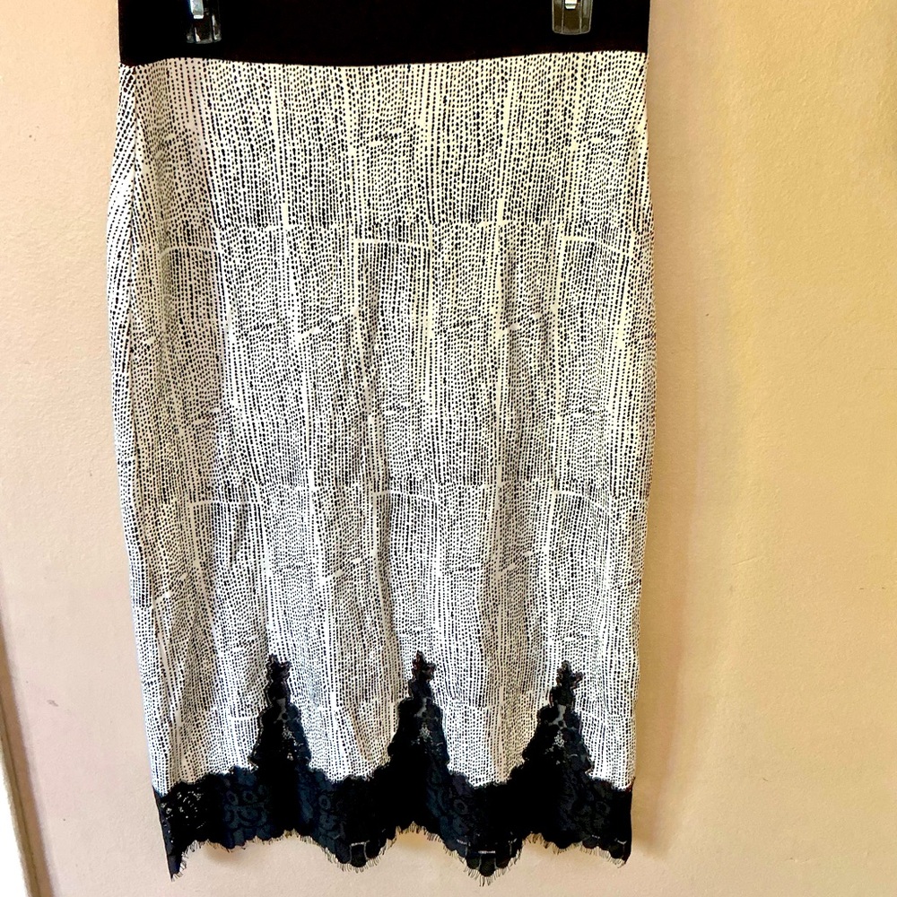H&M Midi Black/White Skirt with black lace on the bottom Size M.
